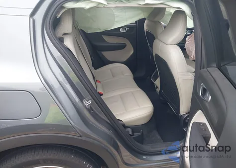 2019 Volvo Xc40 T5 Momentum z USA, uszkodzony, nr VIN YV4162UK7K2075731